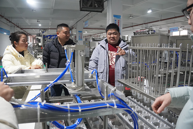 全自動食用冰生產線灌裝包裝設備升級